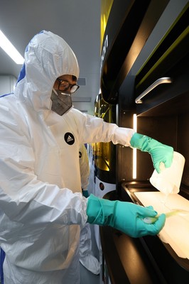 與阿迪達斯一同前往4D打印工廠,見證4D技術的無限可能性